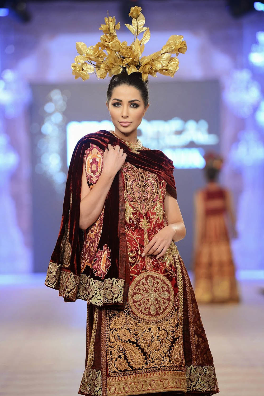 Deep Red Zardozi Palachi Jamawar Salwar Kameez (3-Piece) - Image 1