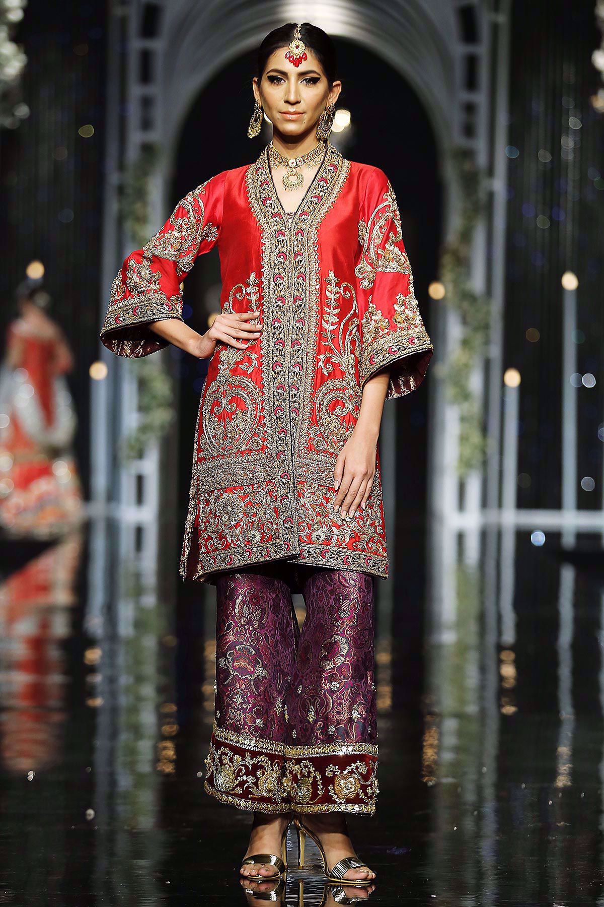 Pakistani Red Embroidered Velvet Kimono-Style Kameez (2-Piece) - Image 1