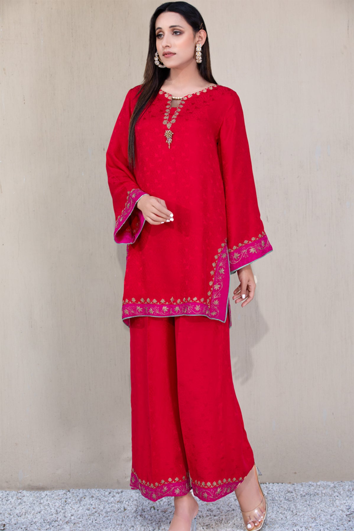 Red Tilla Embroidered Embossed Silk Kurta Set (2-Piece) - Image 3