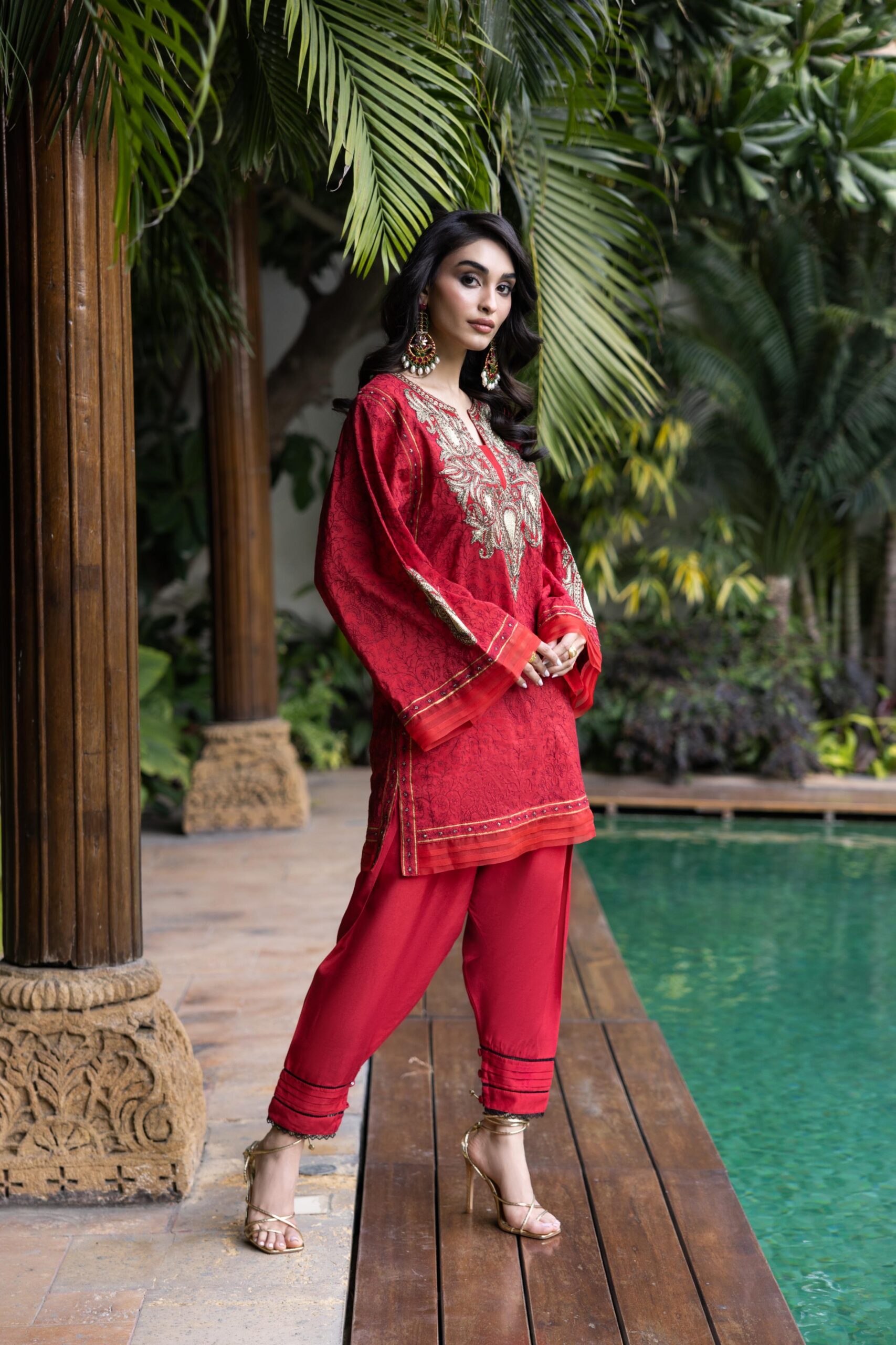 Pakistani Red Aari Embroidered Paper Silk Kurta Set (2-Piece) - Image 3
