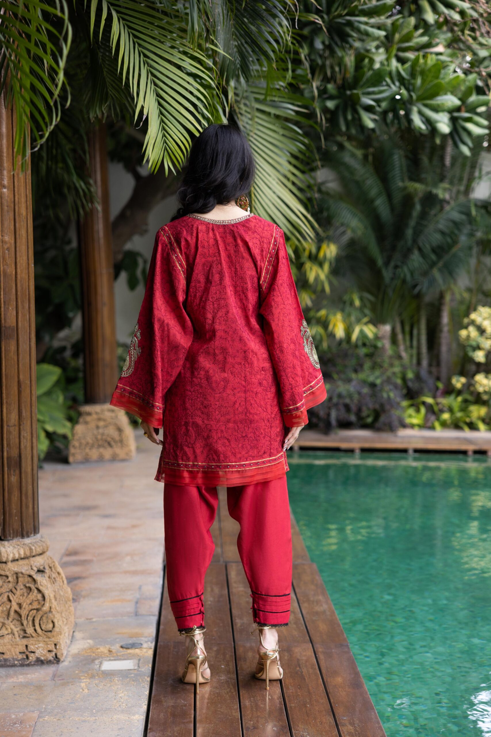 Pakistani Red Aari Embroidered Paper Silk Kurta Set (2-Piece) - Image 6