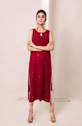 Red Eyelet-Embellished Long Kurta (2-Piece) - Image 2