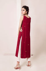 Red Eyelet-Embellished Long Kurta (2-Piece) - Image 4