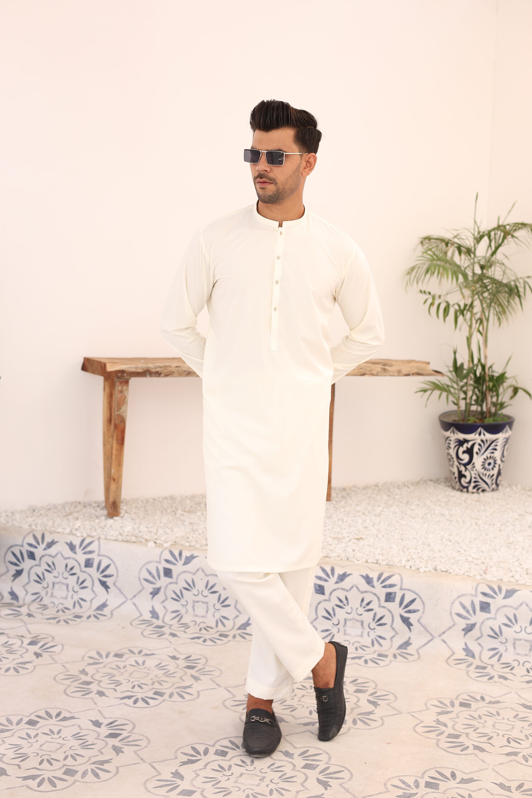 Red Gold Woven Mesuri Waistcoat Kurta (3-Piece) - Image 3