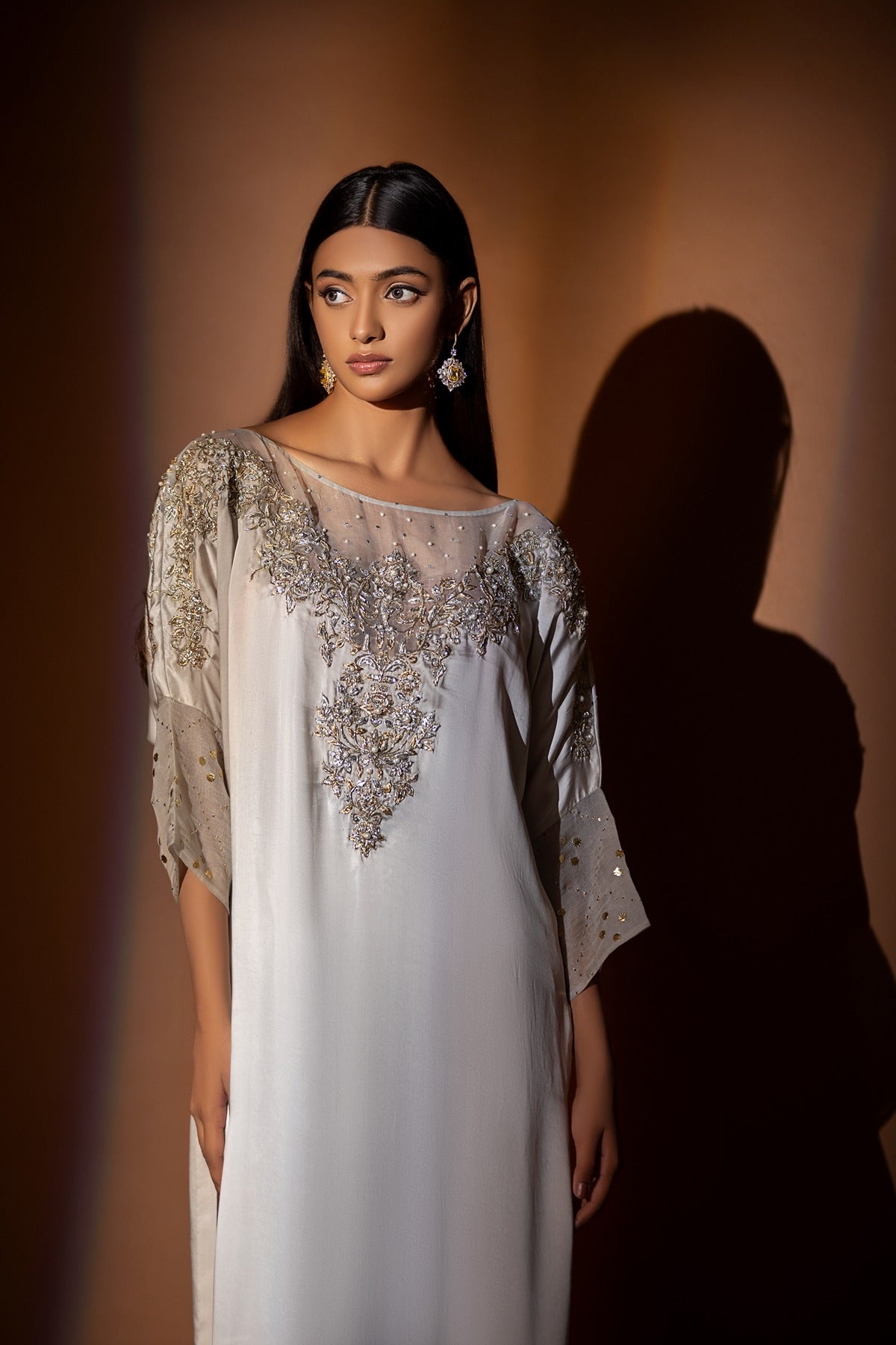 Pakistani Silver Grey Gangajamni Embroidered Silk Kaftan (2-Piece) - Image 2