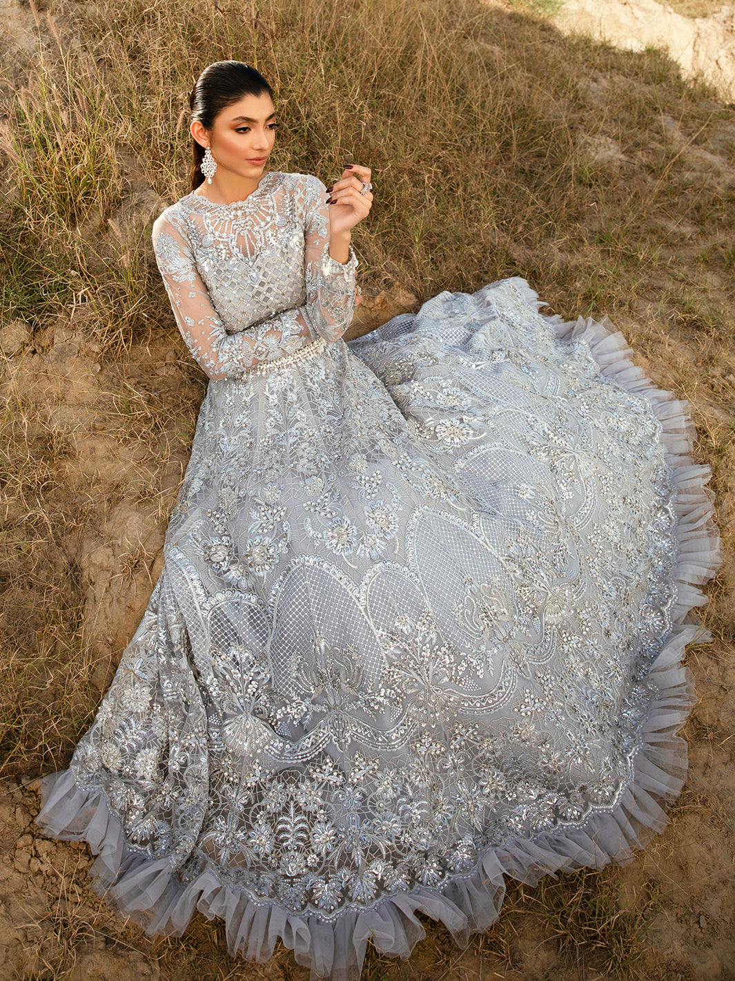 Pakistani Silver Grey Embroidered Net Bridal Lehenga (3-Piece) - Image 4