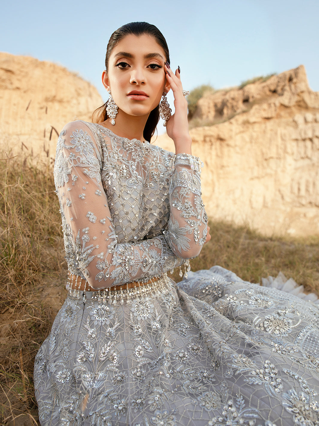 Pakistani Silver Grey Embroidered Net Bridal Lehenga (3-Piece) - Image 5