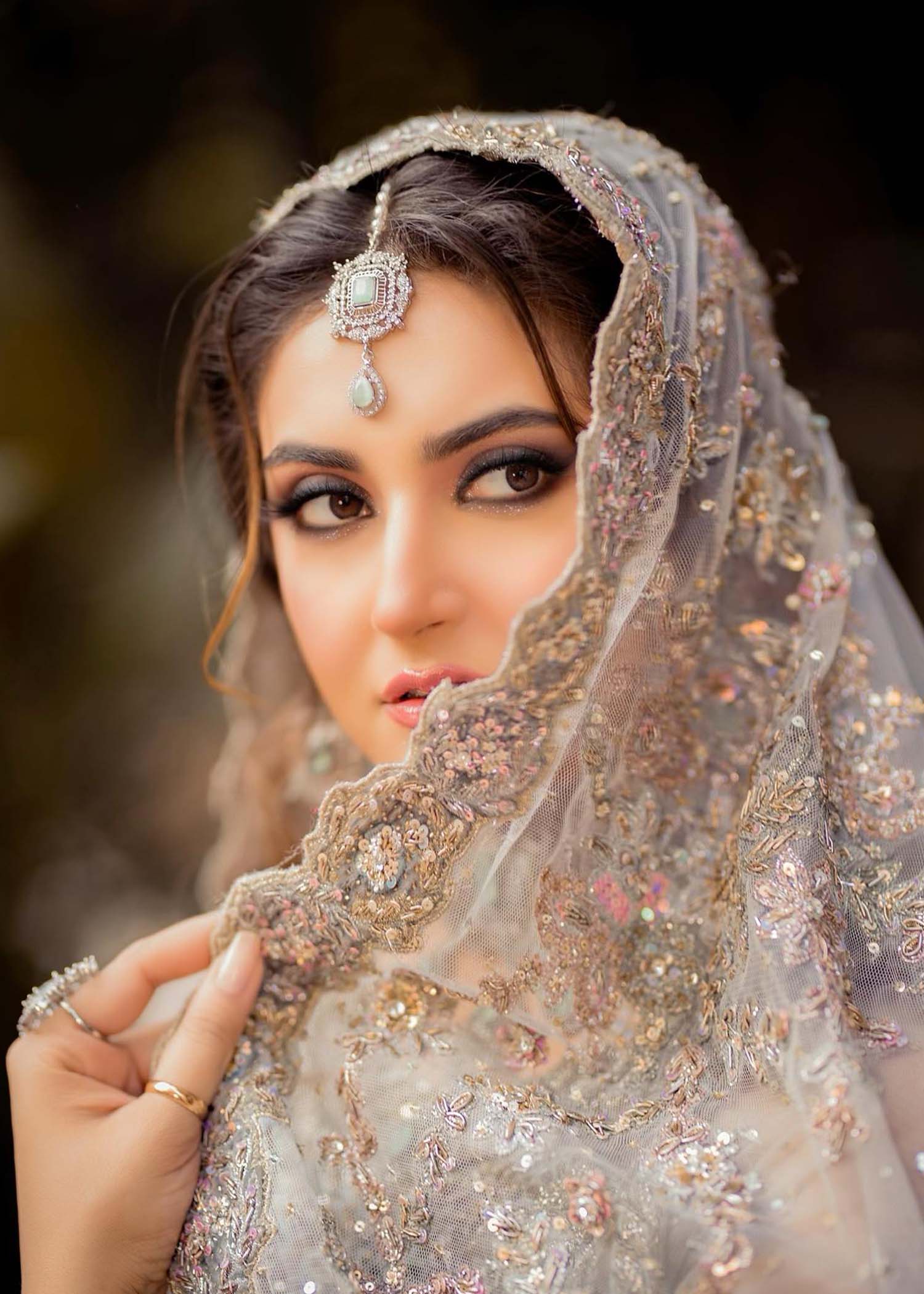 Pakistani Silver Grey Embroidered Net Bridal Lehenga (3-Piece) - Image 3