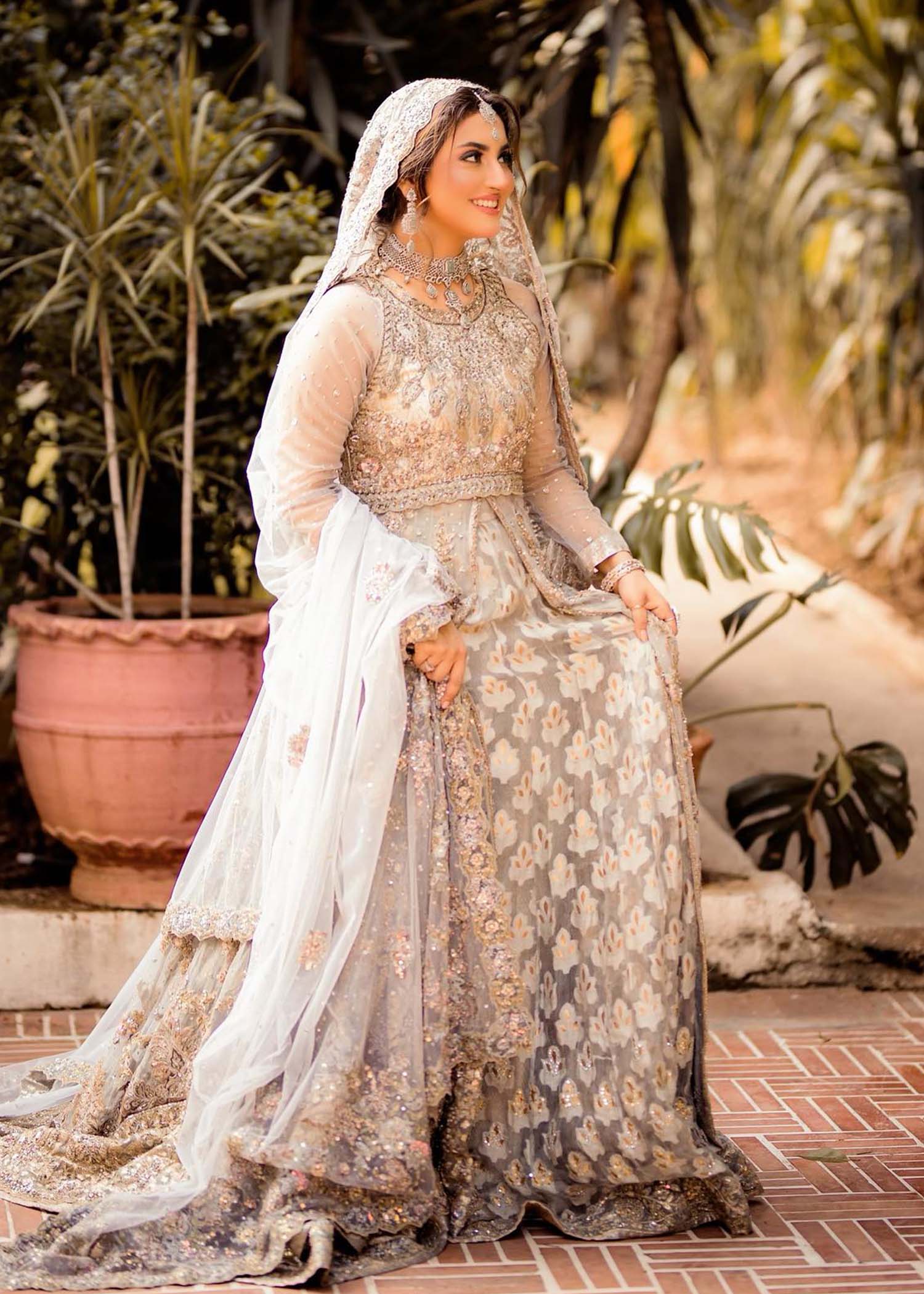 Pakistani Silver Grey Embroidered Net Bridal Lehenga (3-Piece) - Image 4