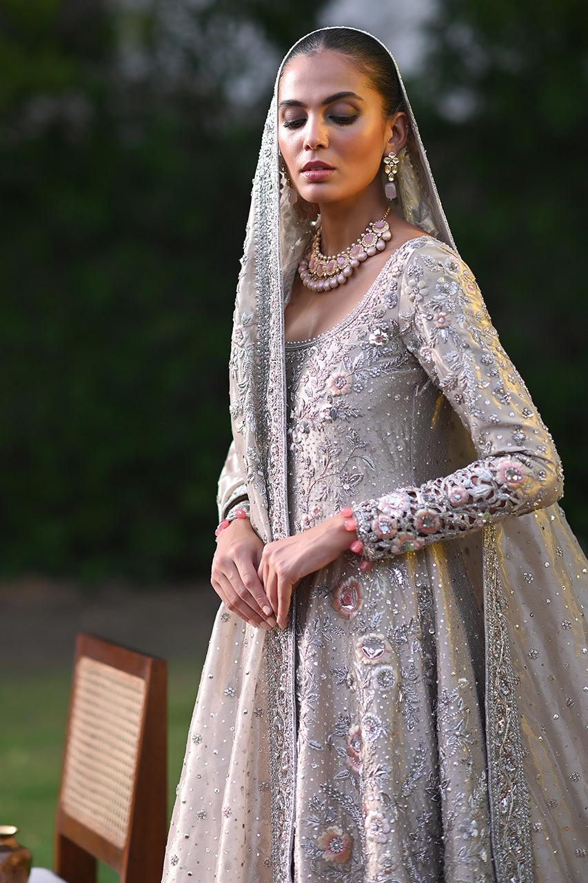 Pakistani Metallic Silver Zardozi Tissue Pishwas (3-Piece) - Image 4