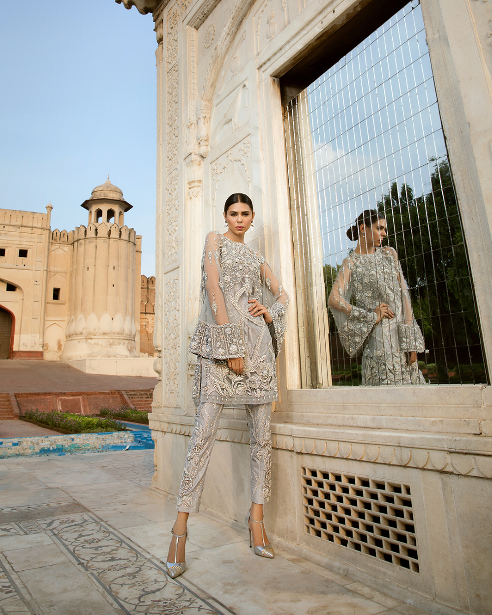Pakistani Silver Grey Embellished Net Kurta Set (2-Piece) - Image 2