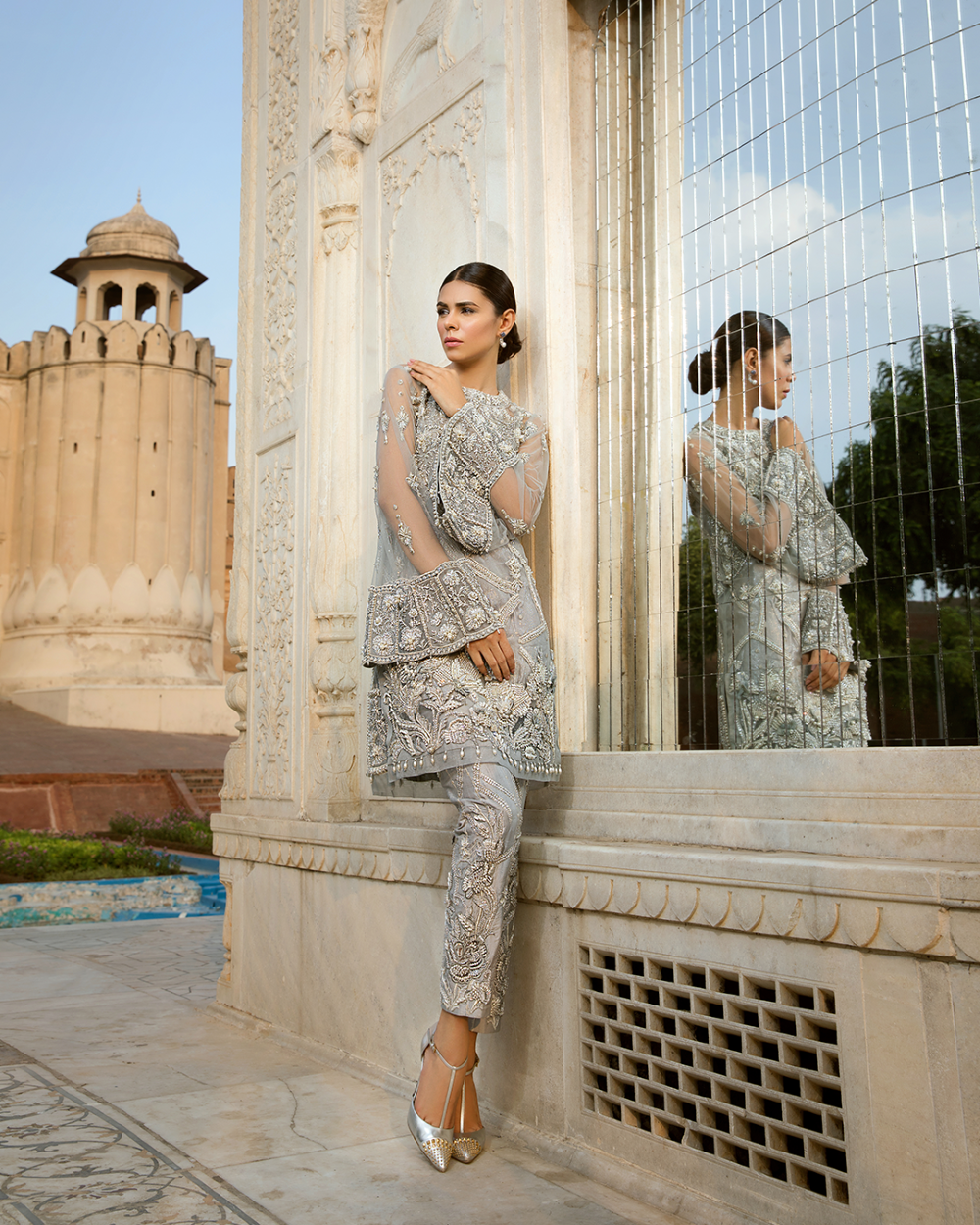 Pakistani Silver Grey Embellished Net Kurta Set (2-Piece) - Image 3