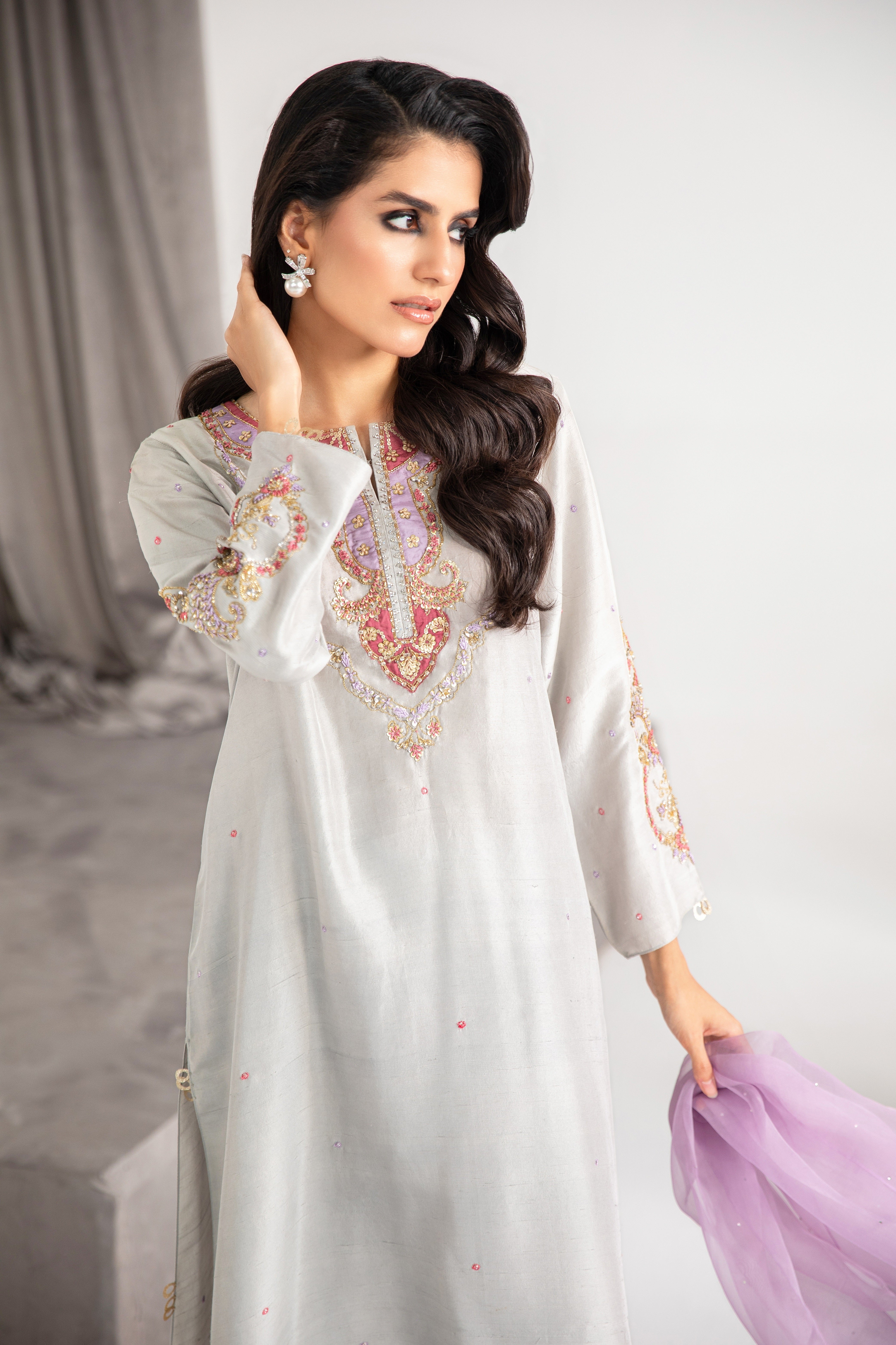Pakistani Silver-Grey Appliqué Raw Silk Salwar Kameez (3-Piece) - Image 2