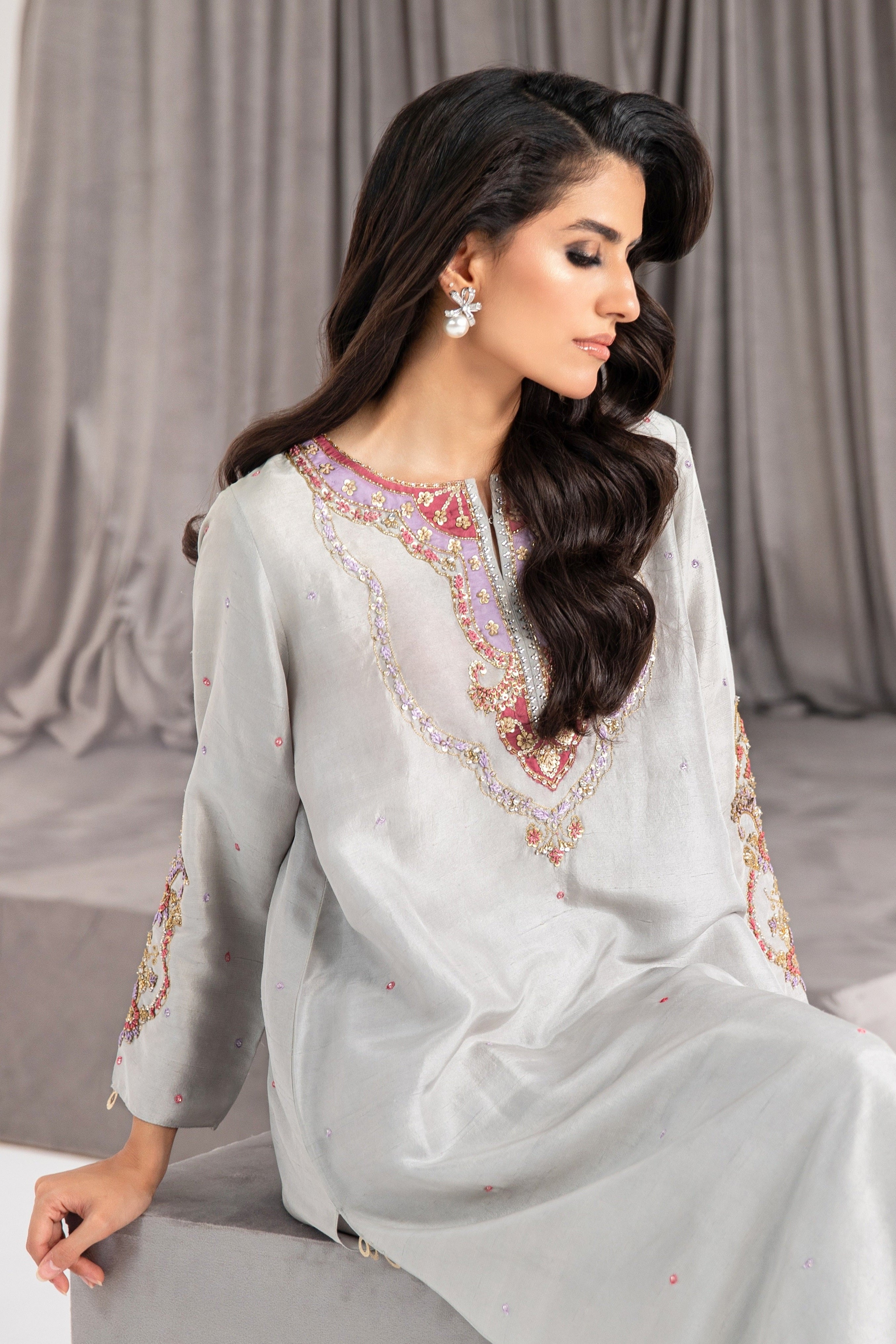 Pakistani Silver-Grey Appliqué Raw Silk Salwar Kameez (3-Piece) - Image 5