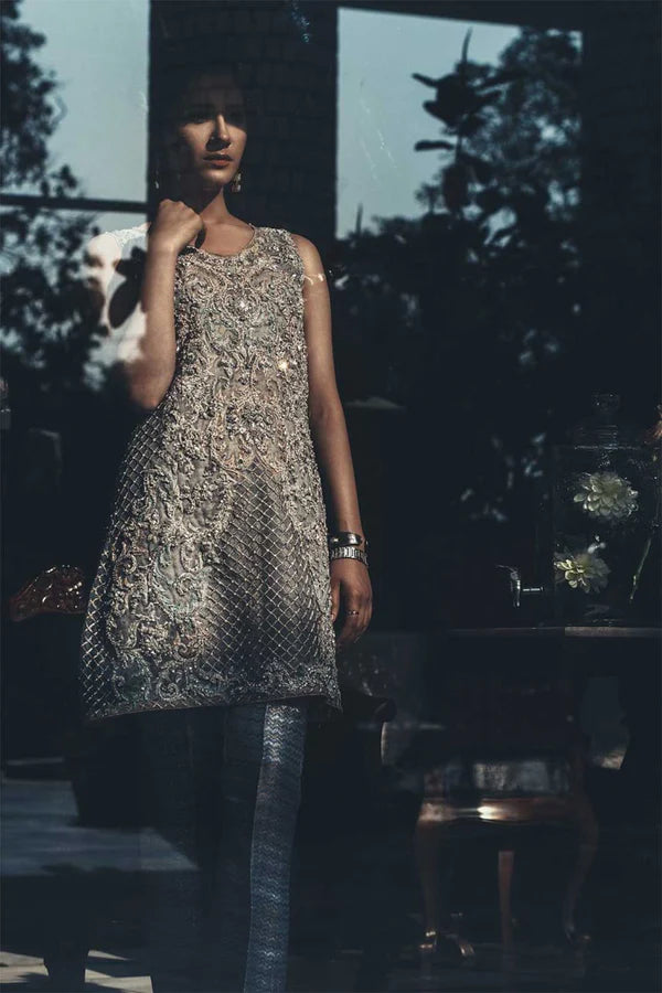 Silver Grey Embellished Silk-Blend Kurta Set (2-Piece) - Image 2