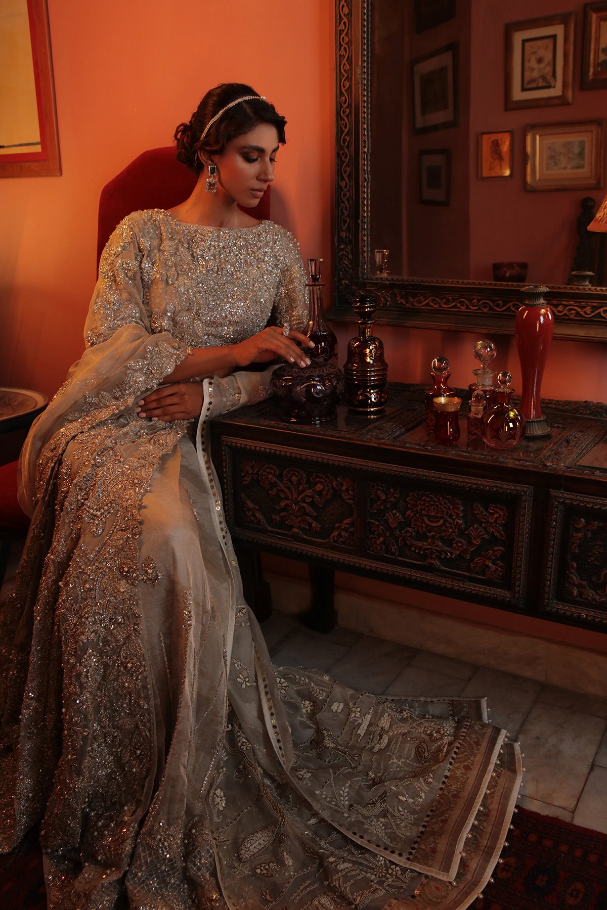 Pakistani Silver Grey Embellished Organza & Net Bridal Saree (2-Piece) - Image 3