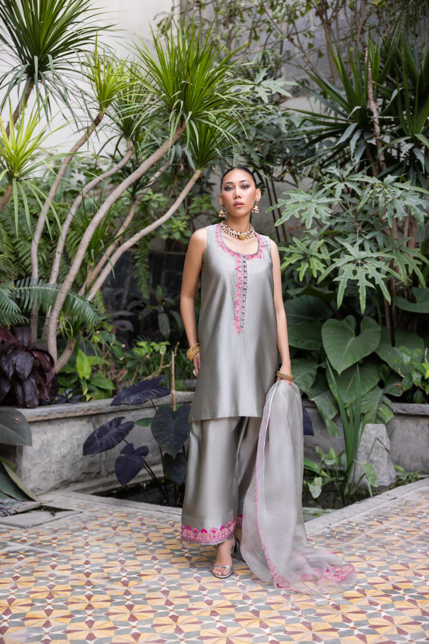 Pakistani Silver Grey Ari Embroidered Kattan Silk Kurta Set (3-Piece) - Image 2