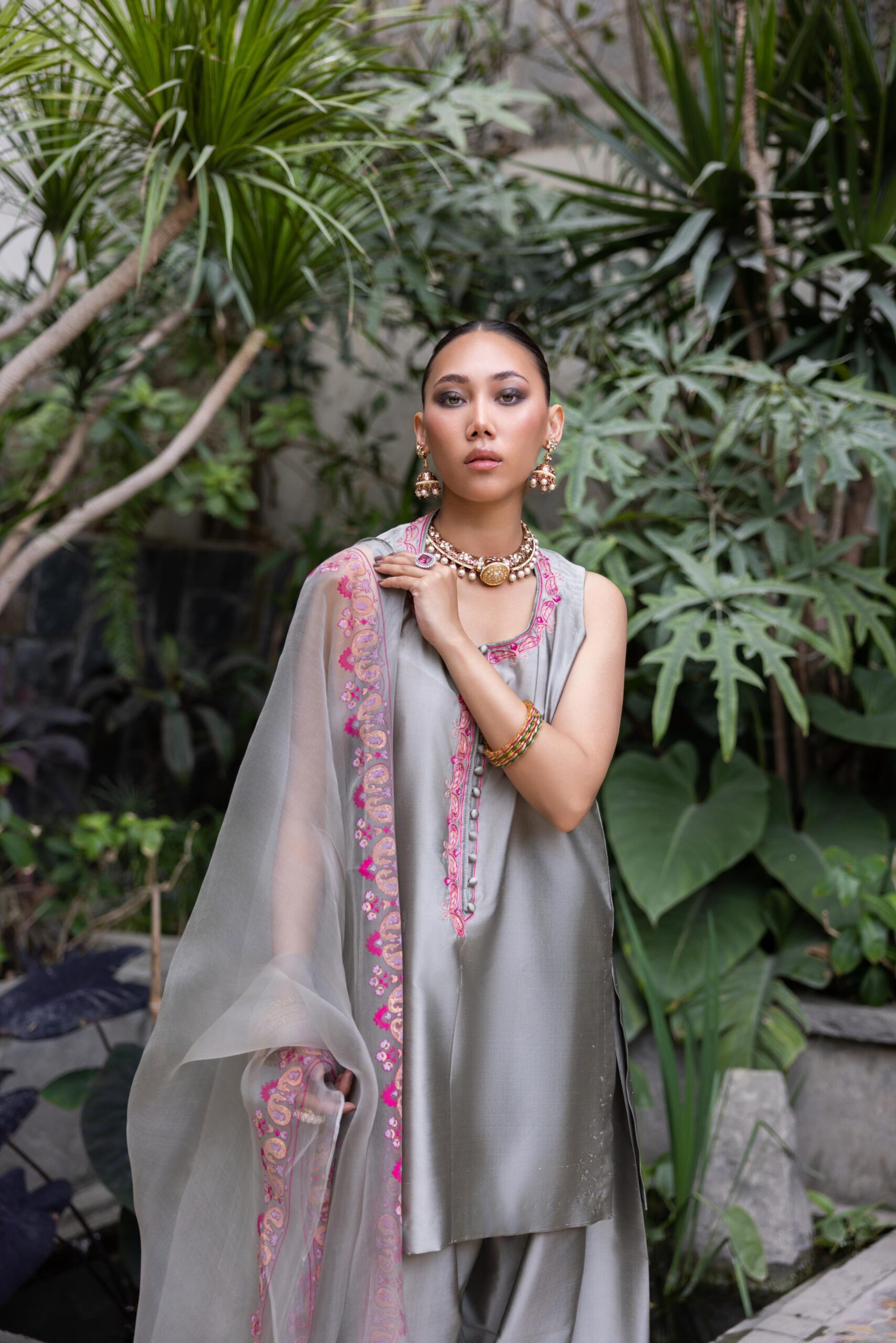 Pakistani Silver Grey Ari Embroidered Kattan Silk Kurta Set (3-Piece) - Image 4