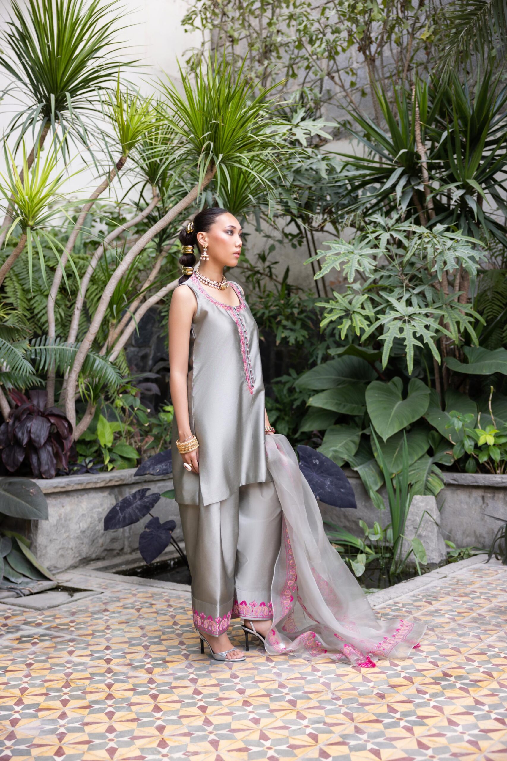 Pakistani Silver Grey Ari Embroidered Kattan Silk Kurta Set (3-Piece) - Image 5