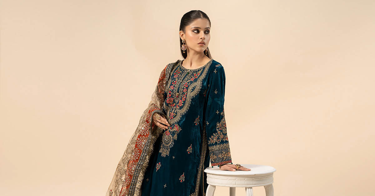 Pakistani Teal Blue Embroidered Velvet 3-Piece Suit - Image 7