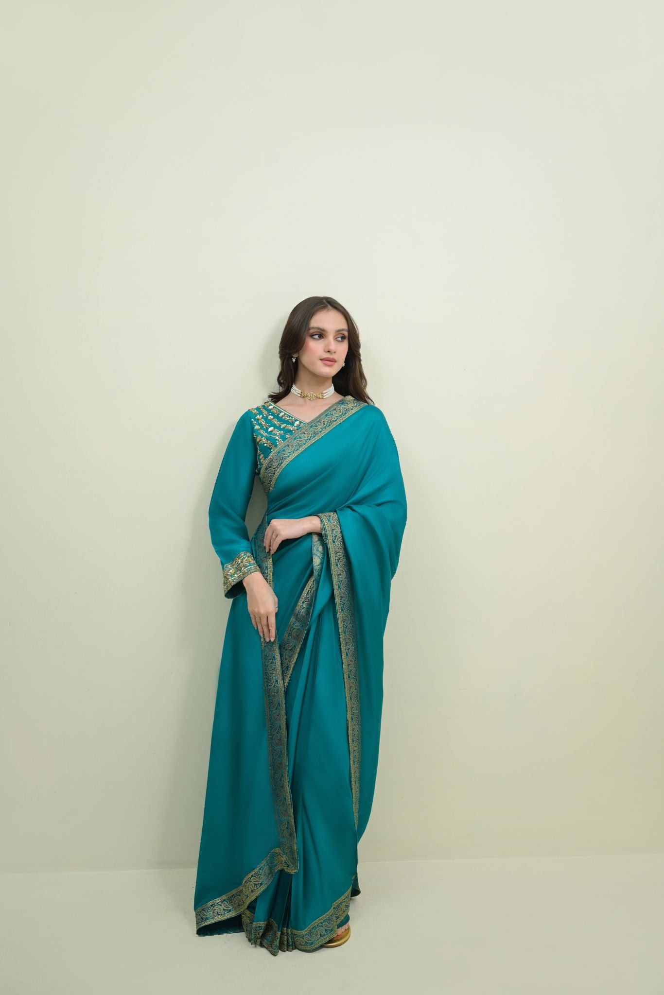 Teal Gold Embroidered Georgette Saree (2-Piece) - Image 3