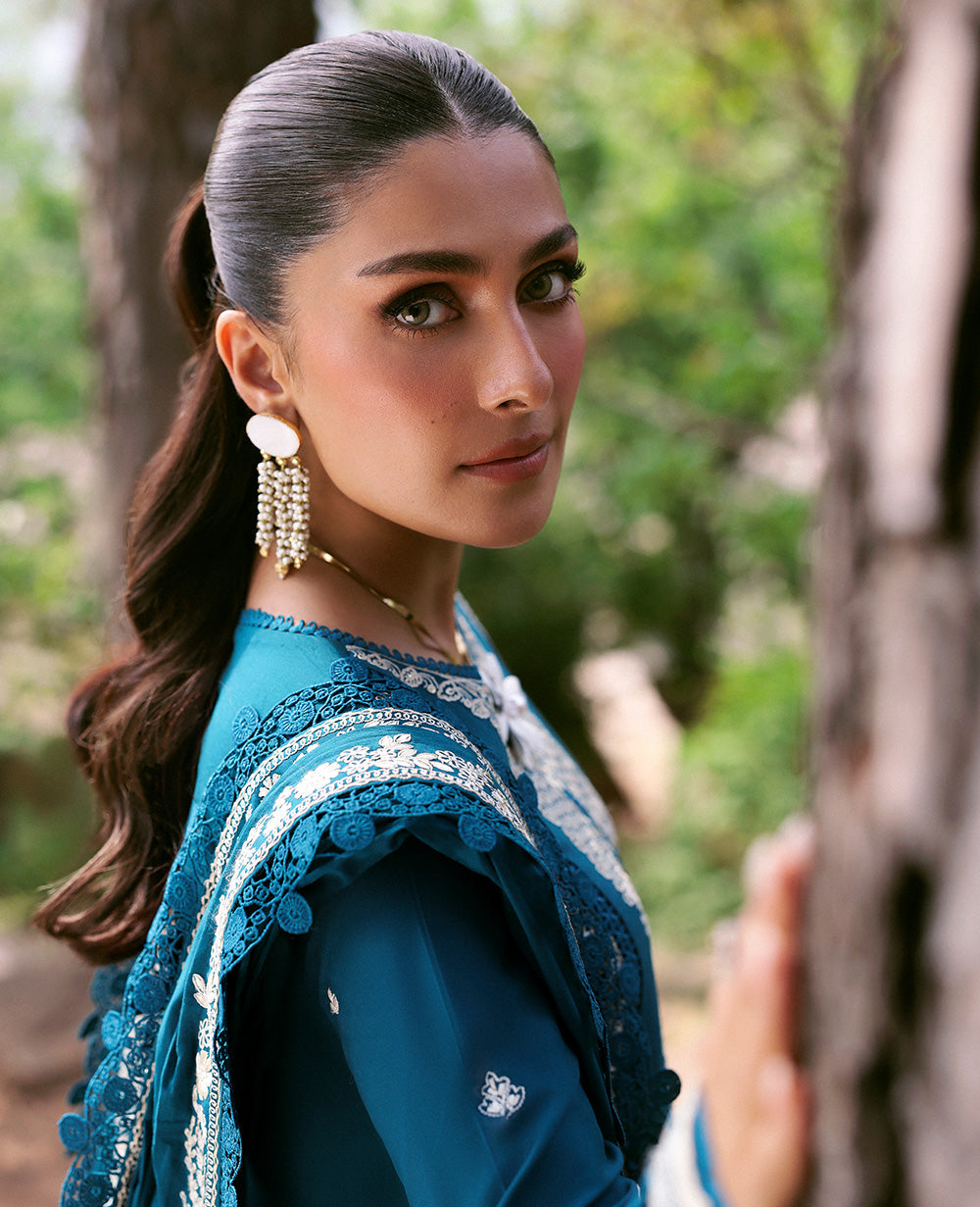 Teal Embroidered Lawn Salwar Kameez (3-Piece) - Image 7