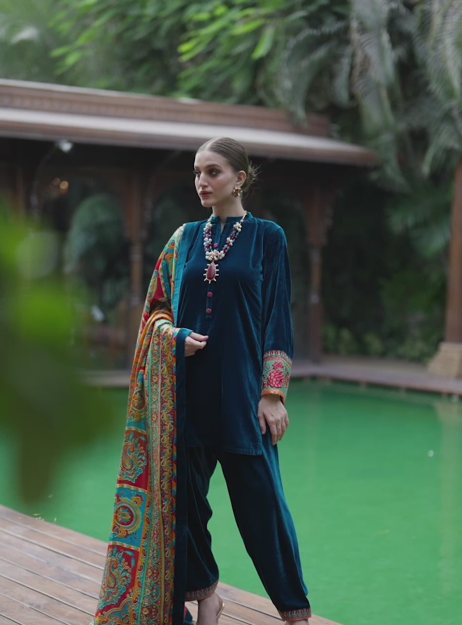 Pakistani Emerald Teal Embroidered Velvet Salwar Kameez (3-Piece) - Image 6
