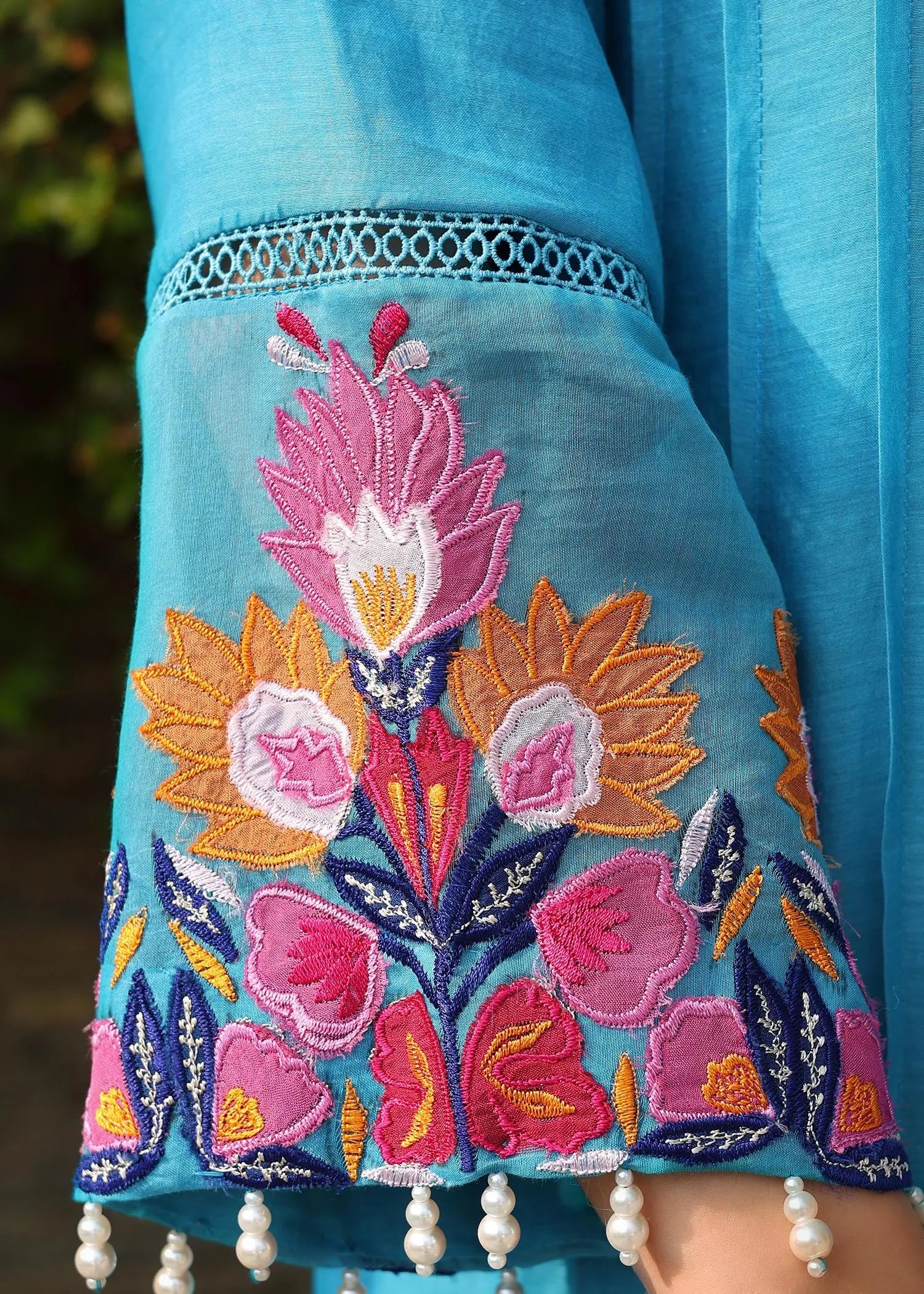 Pakistani Ferozi Embroidered Kora Cotton Salwar Kameez (2-Piece) - Image 4