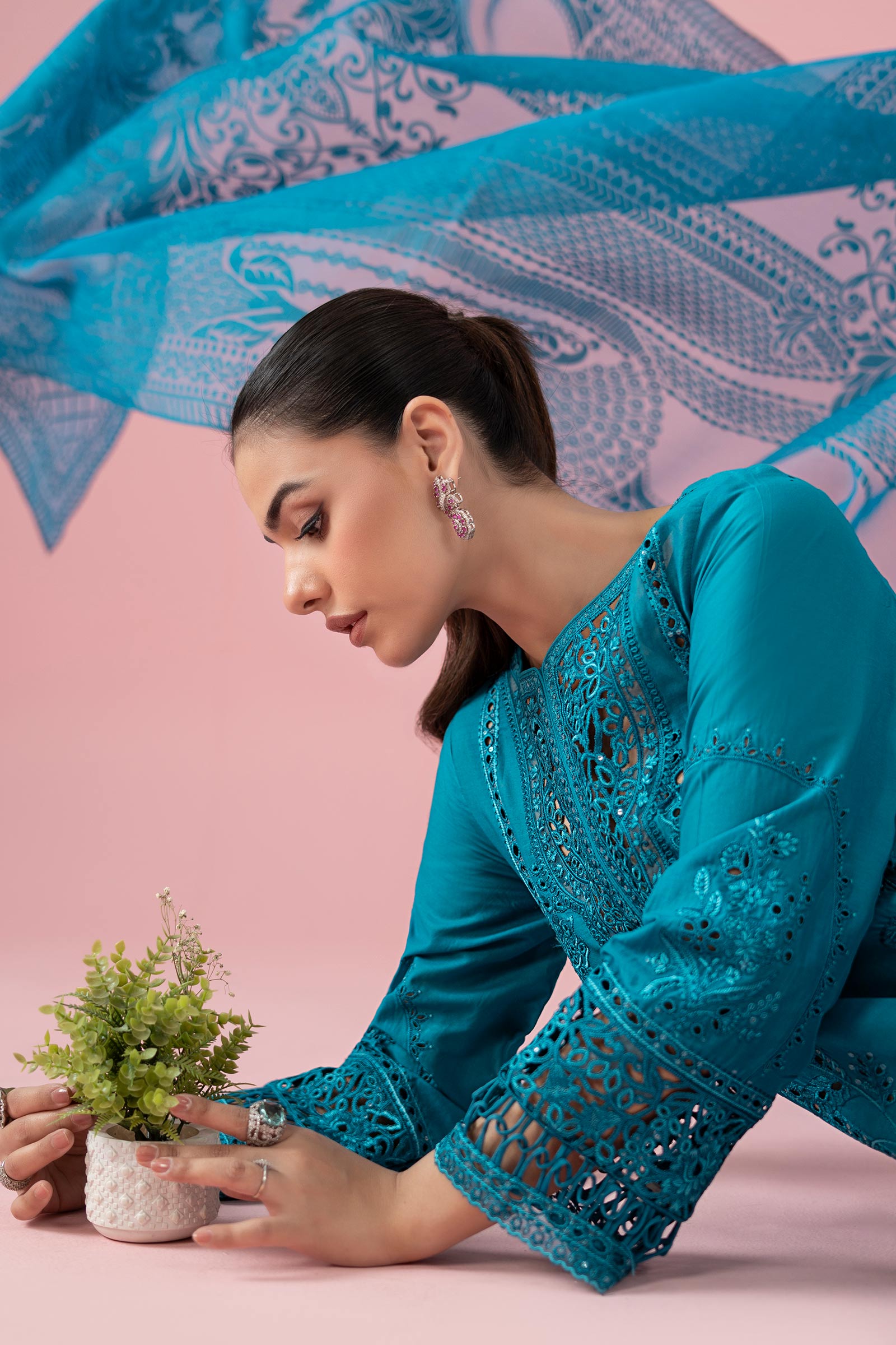 Turquoise Embroidered Lawn Salwar Kameez (3-Piece) - Image 4