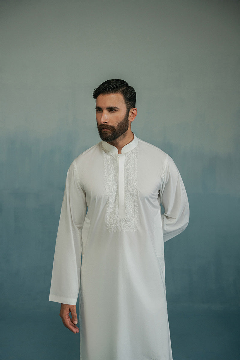 White Embroidered Pure Cotton Kurta Pajama (2-Piece) - Image 1
