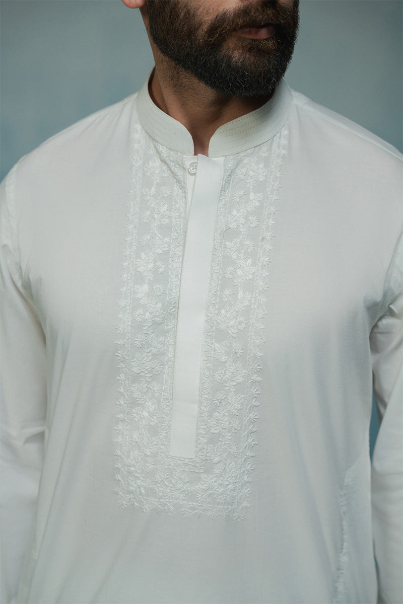 White Embroidered Pure Cotton Kurta Pajama (2-Piece) - Image 3