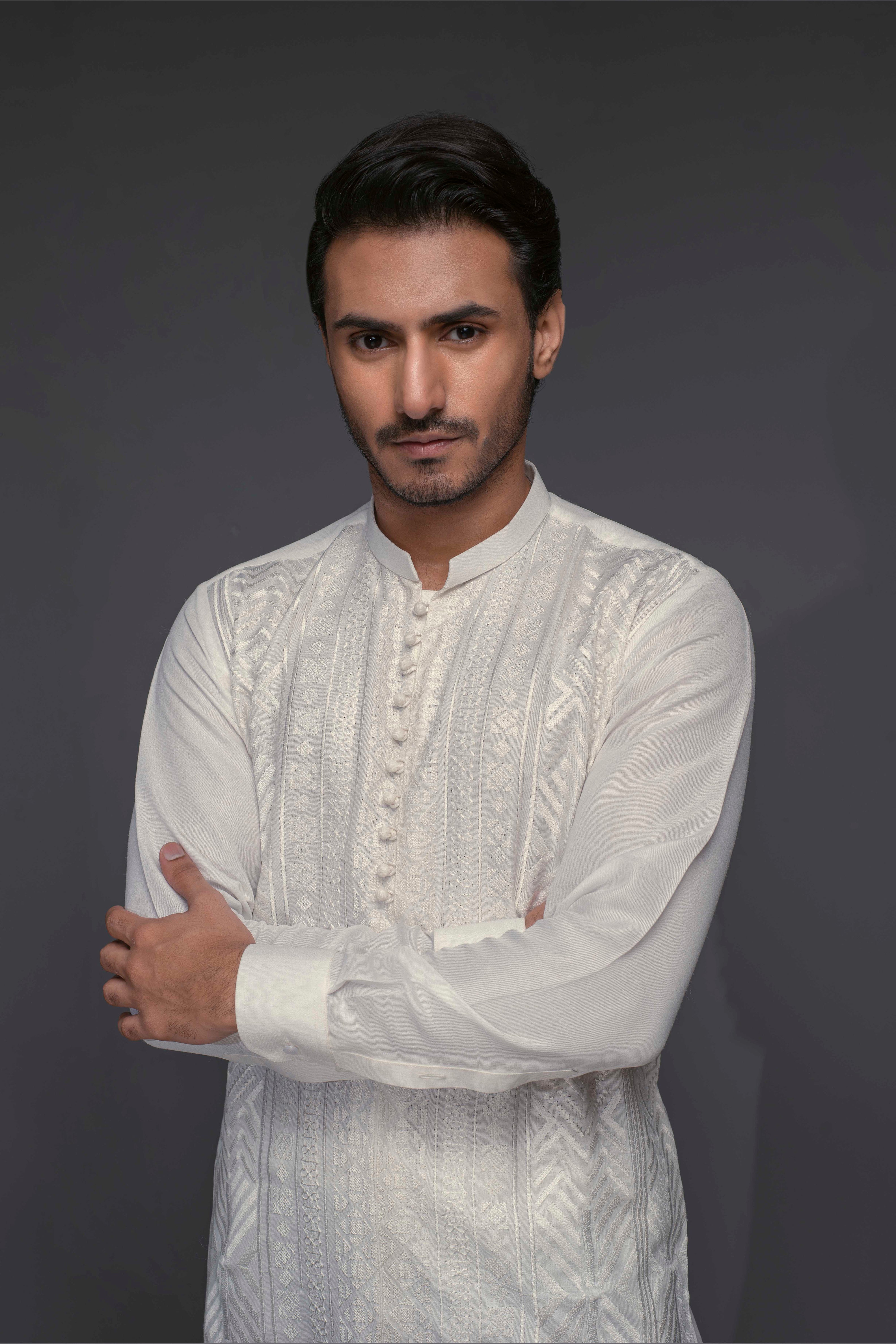 White Geometric Embroidered Cotton-Silk Kurta Pajama (2-Piece) - Image 1