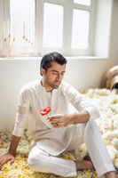 White Self-Embroidered Cotton Kurta (2-Piece) - Image 4