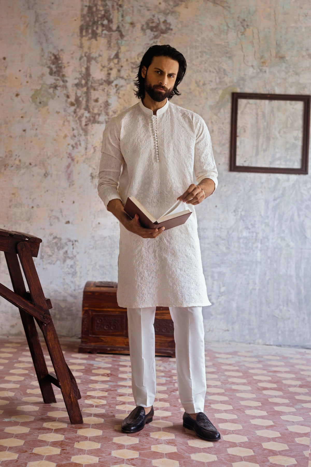 White Embroidered Cotton-Blend Kurta Pajama (2-Piece) - Image 1