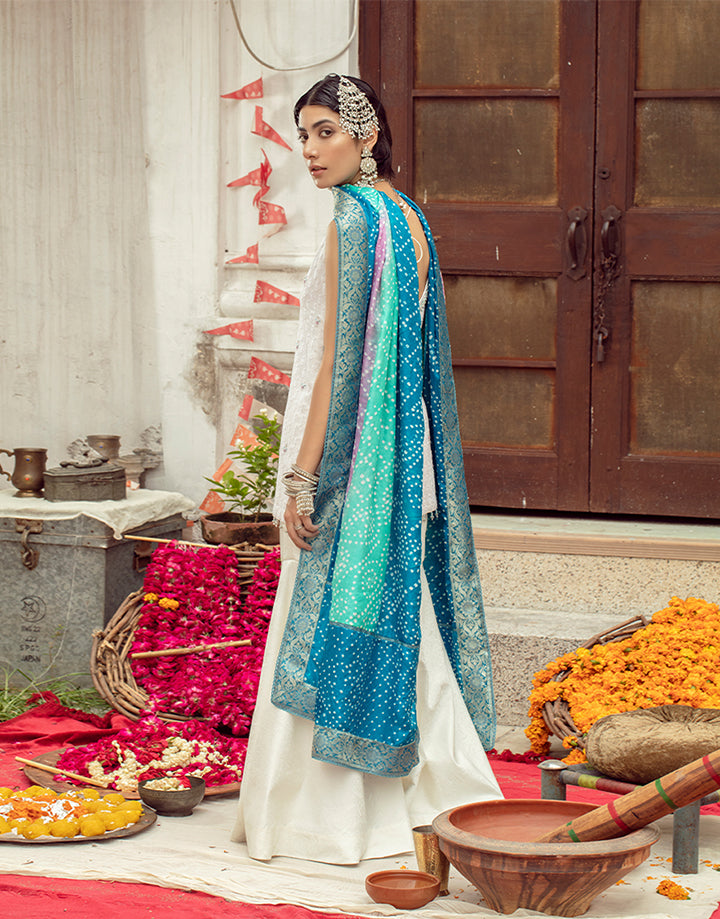 White Handworked Karandi & Jamawar Gharara (3-Piece) - Image 5