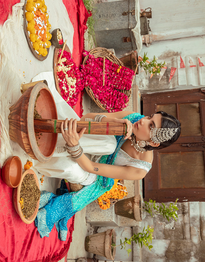 White Handworked Karandi & Jamawar Gharara (3-Piece) - Image 6