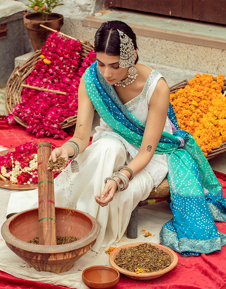 White Handworked Karandi Gharara Set (3-Piece) - Image 4