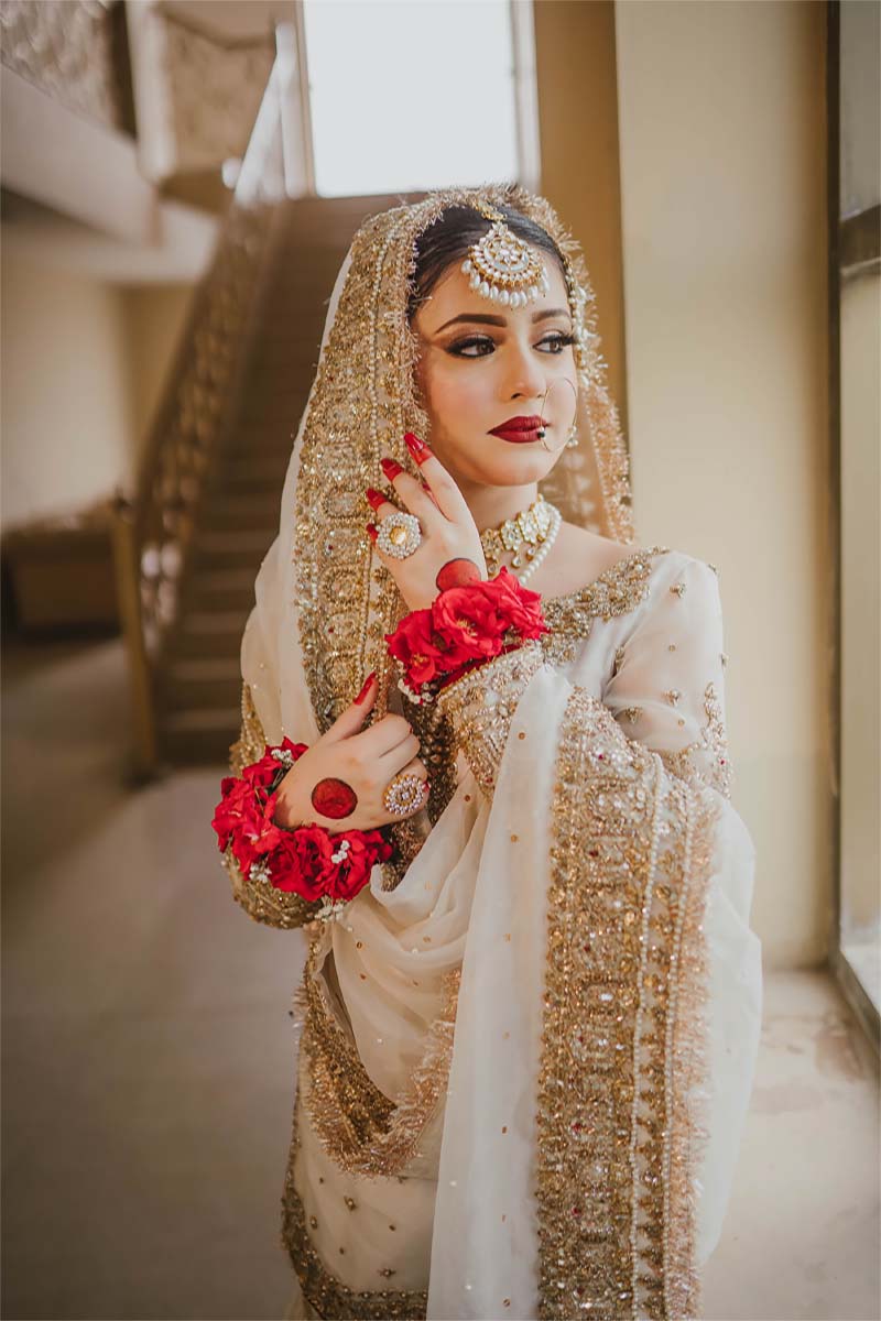 White Zarri Dabka Organza Raw Silk Farshi Gharara (3-Piece) - Image 3