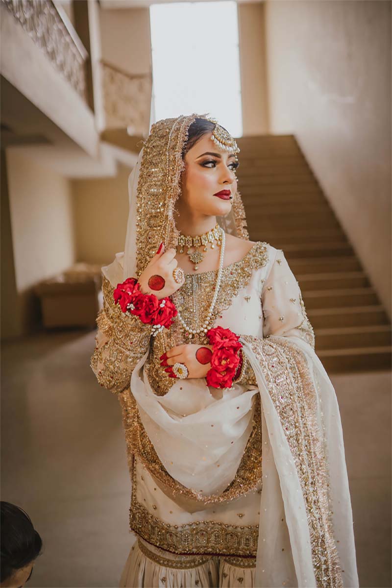 White Zarri Dabka Organza Raw Silk Farshi Gharara (3-Piece) - Image 4