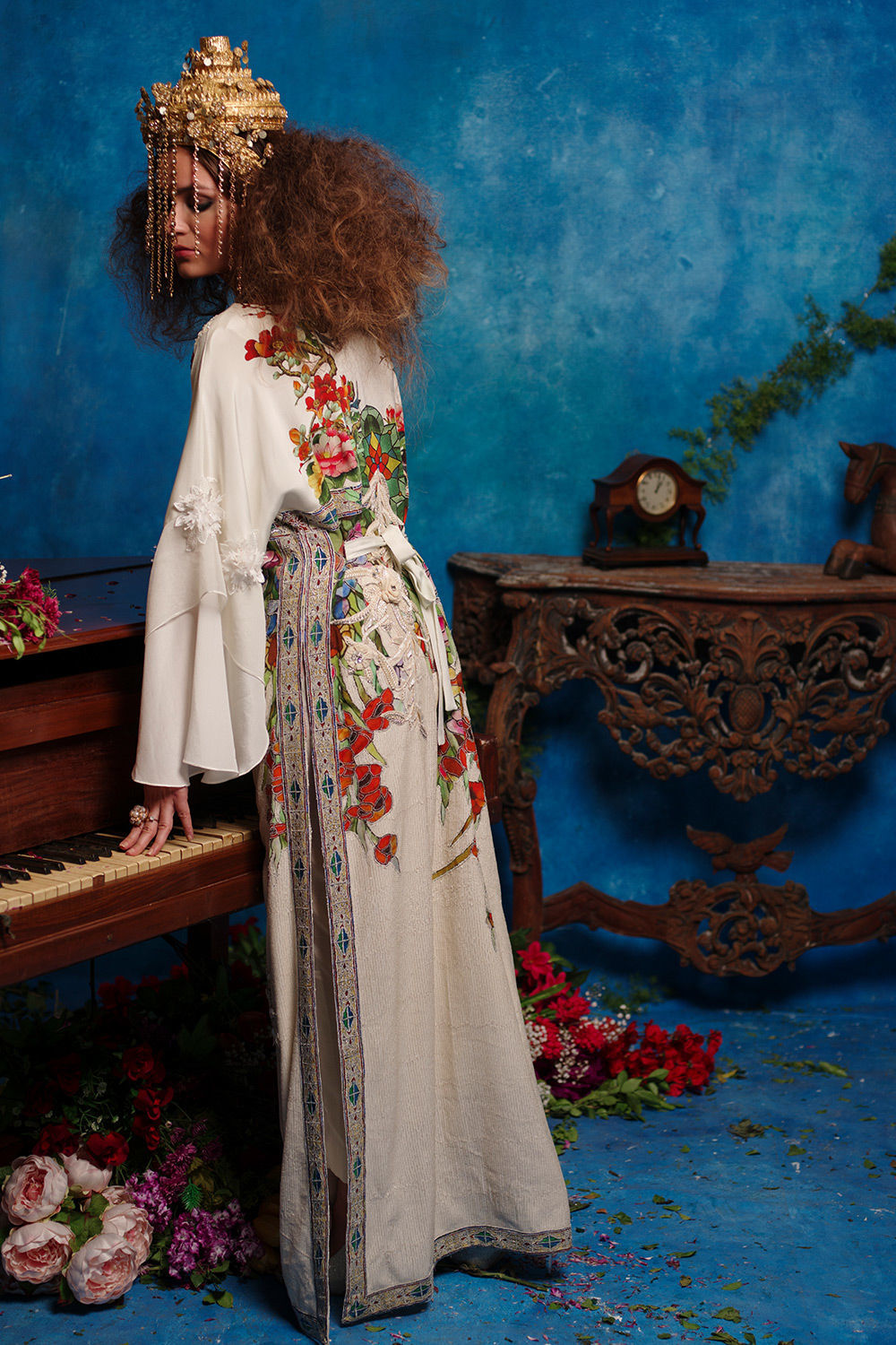 White Sequin Embroidered Silk Kaftan (1-Pc) - Image 2