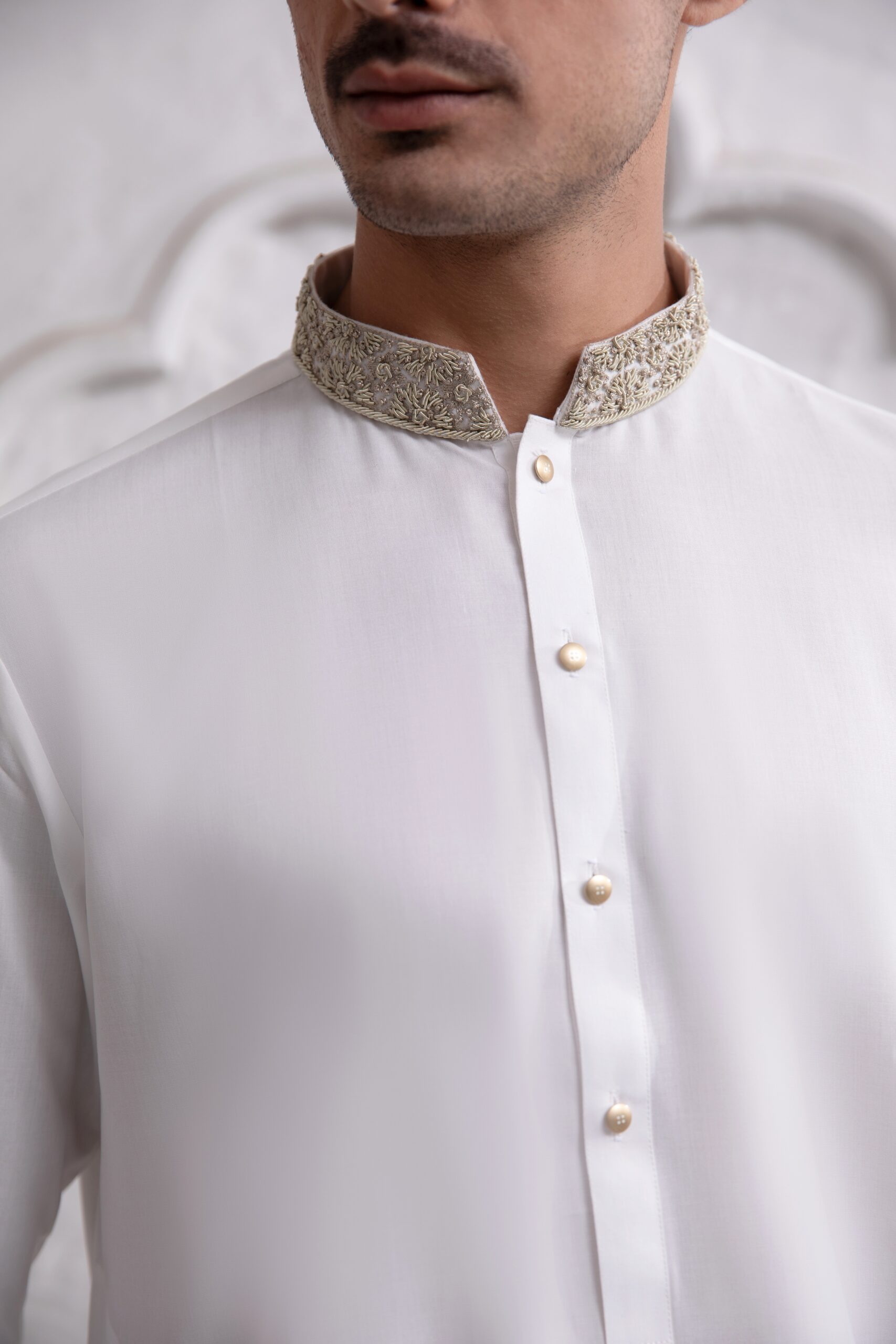 White Boski Embroidered Kurta (2-Piece) - Image 2