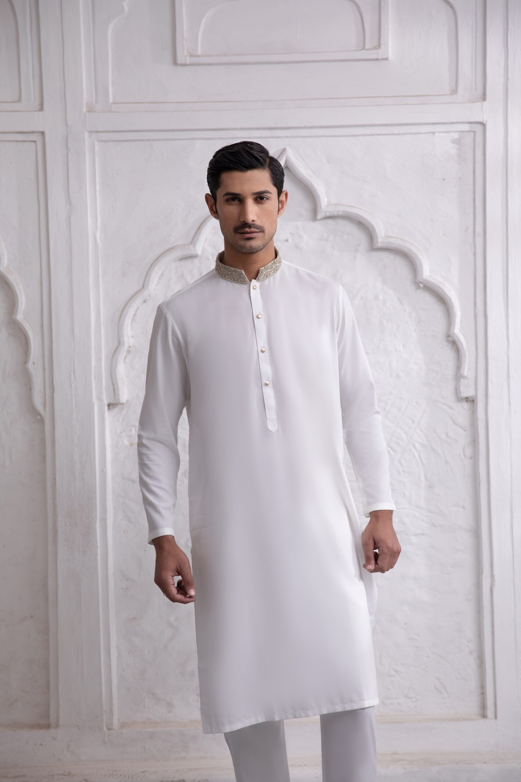 White Boski Embroidered Kurta (2-Piece) - Image 3