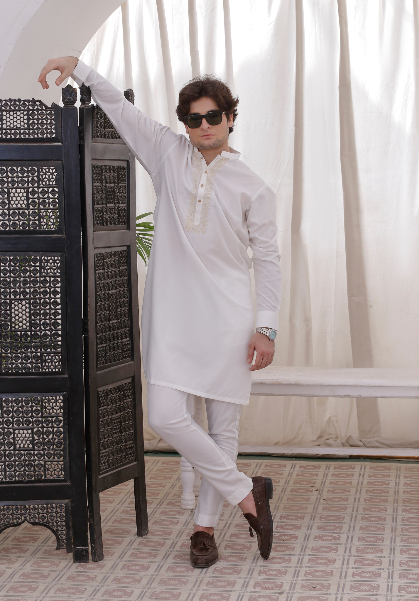 White Chikankari Embroidered Cotton Kurta Pajama (2-Piece) - Image 5