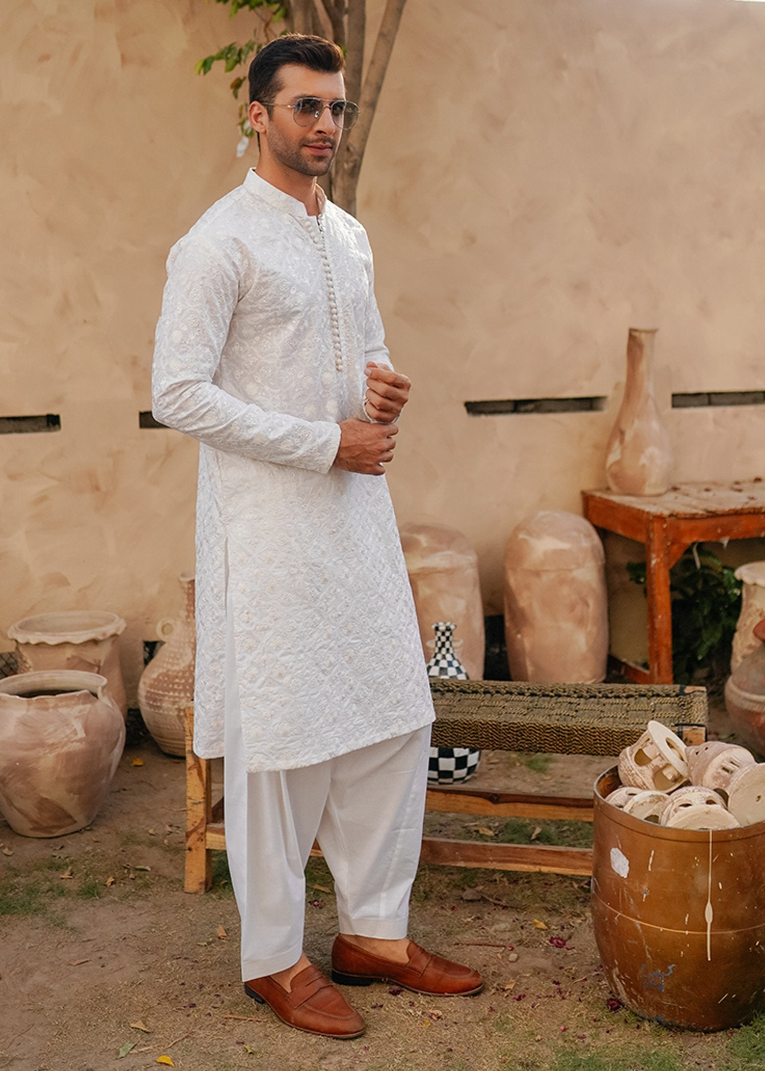 White Embroidered Cotton Kurta (2-Piece) - Image 1