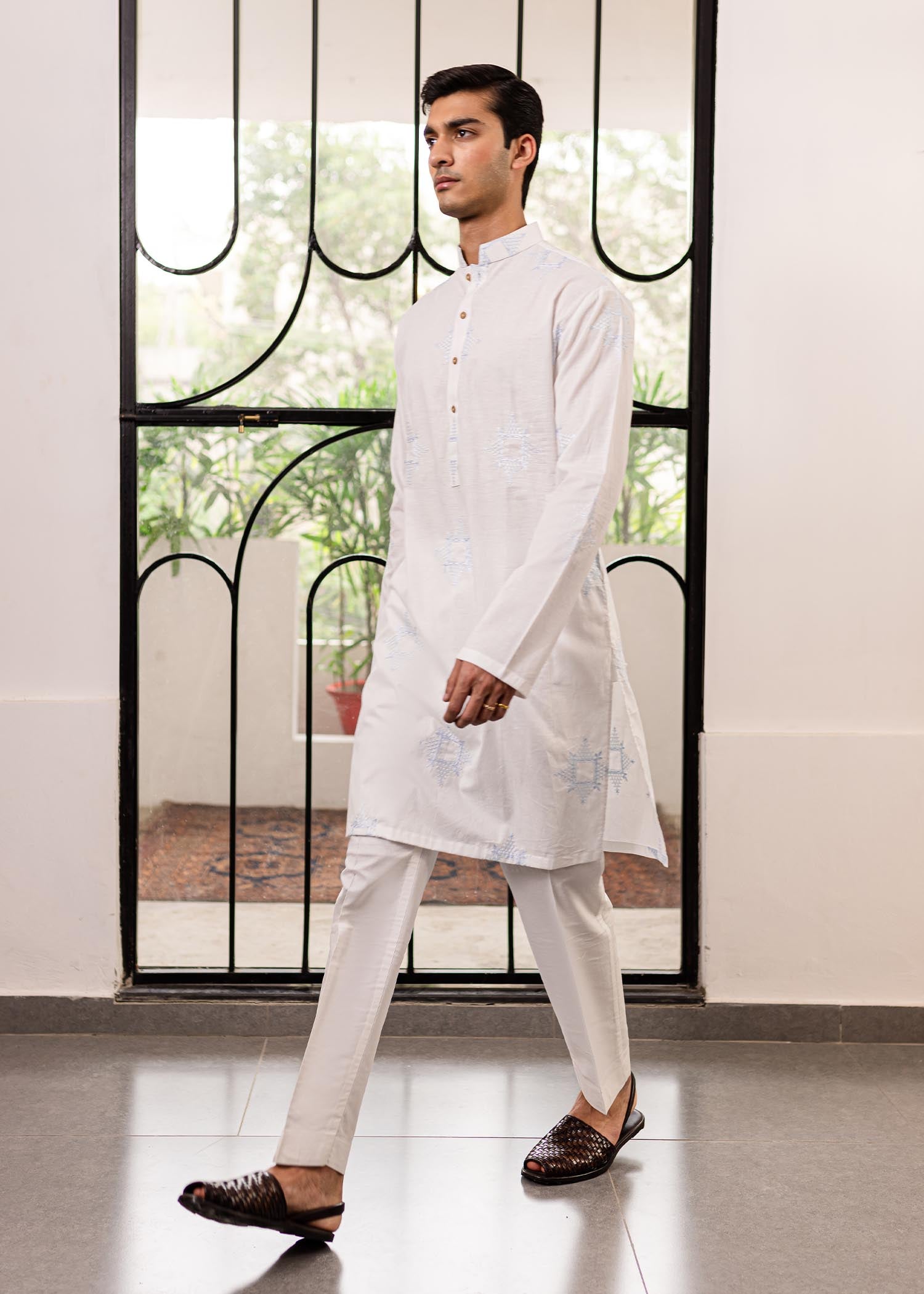 White Lakhnawi Embroidered Cotton Kurta (2-Piece) - Image 5