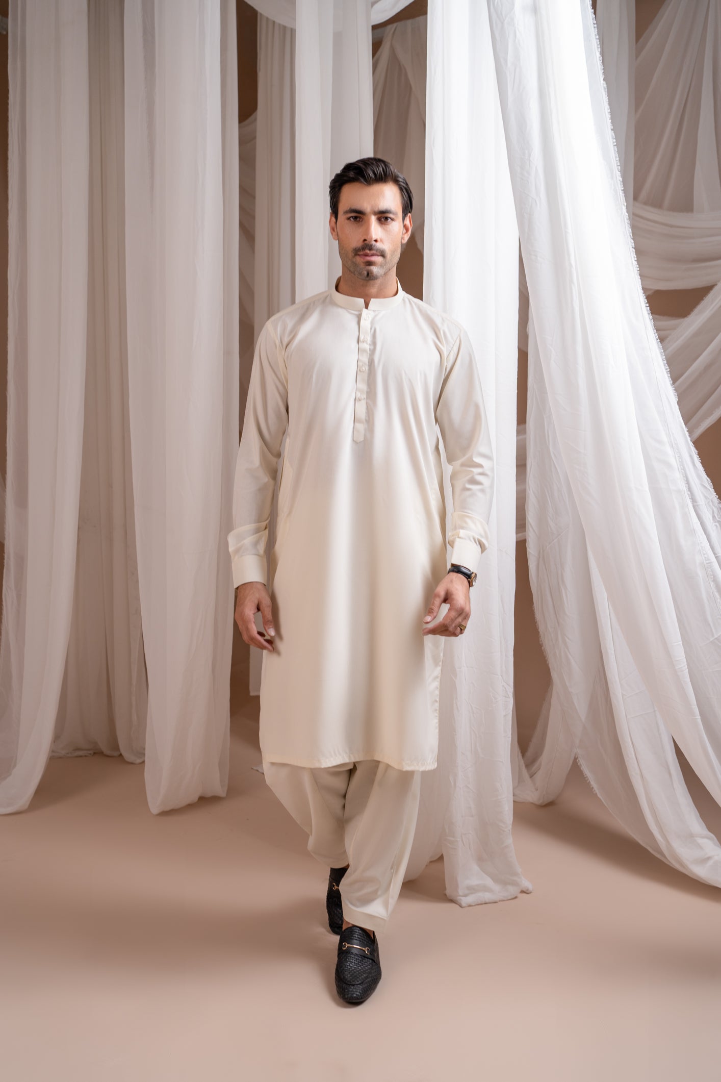 White Blended Fabric Kurta Pajama (2-Piece) - Image 2