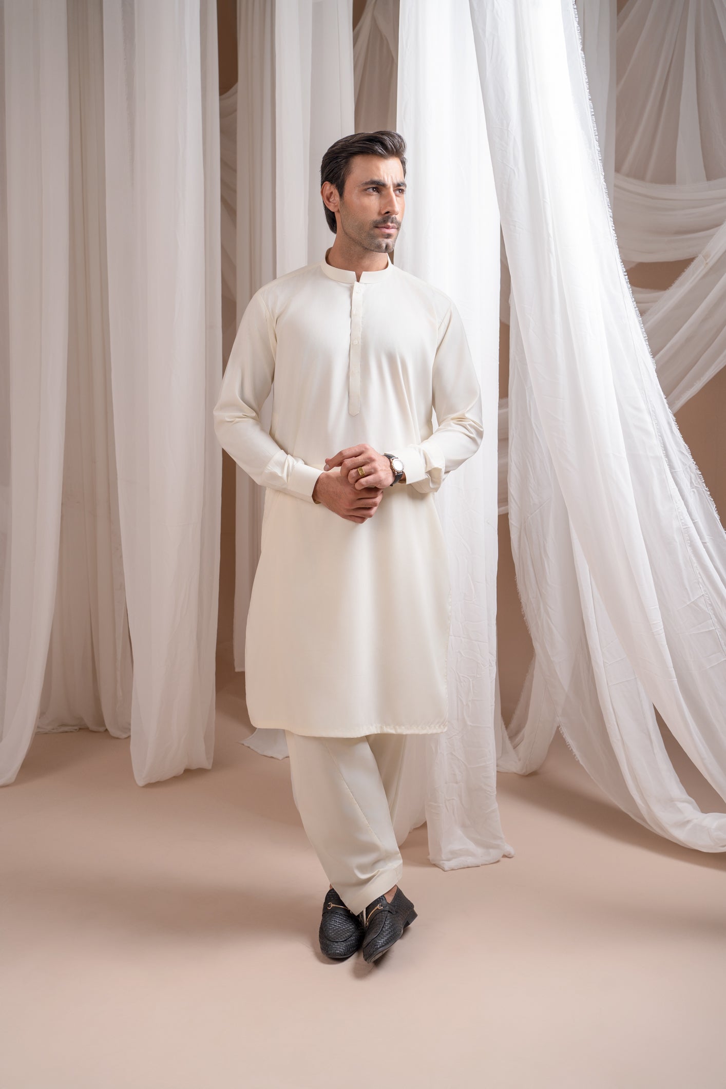 White Blended Fabric Kurta Pajama (2-Piece) - Image 3