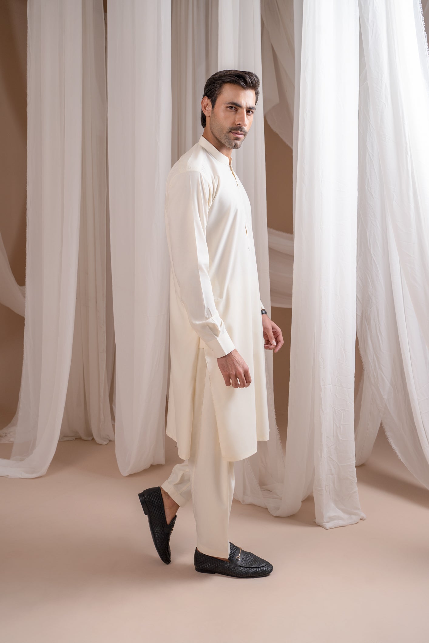 White Blended Fabric Kurta Pajama (2-Piece) - Image 4