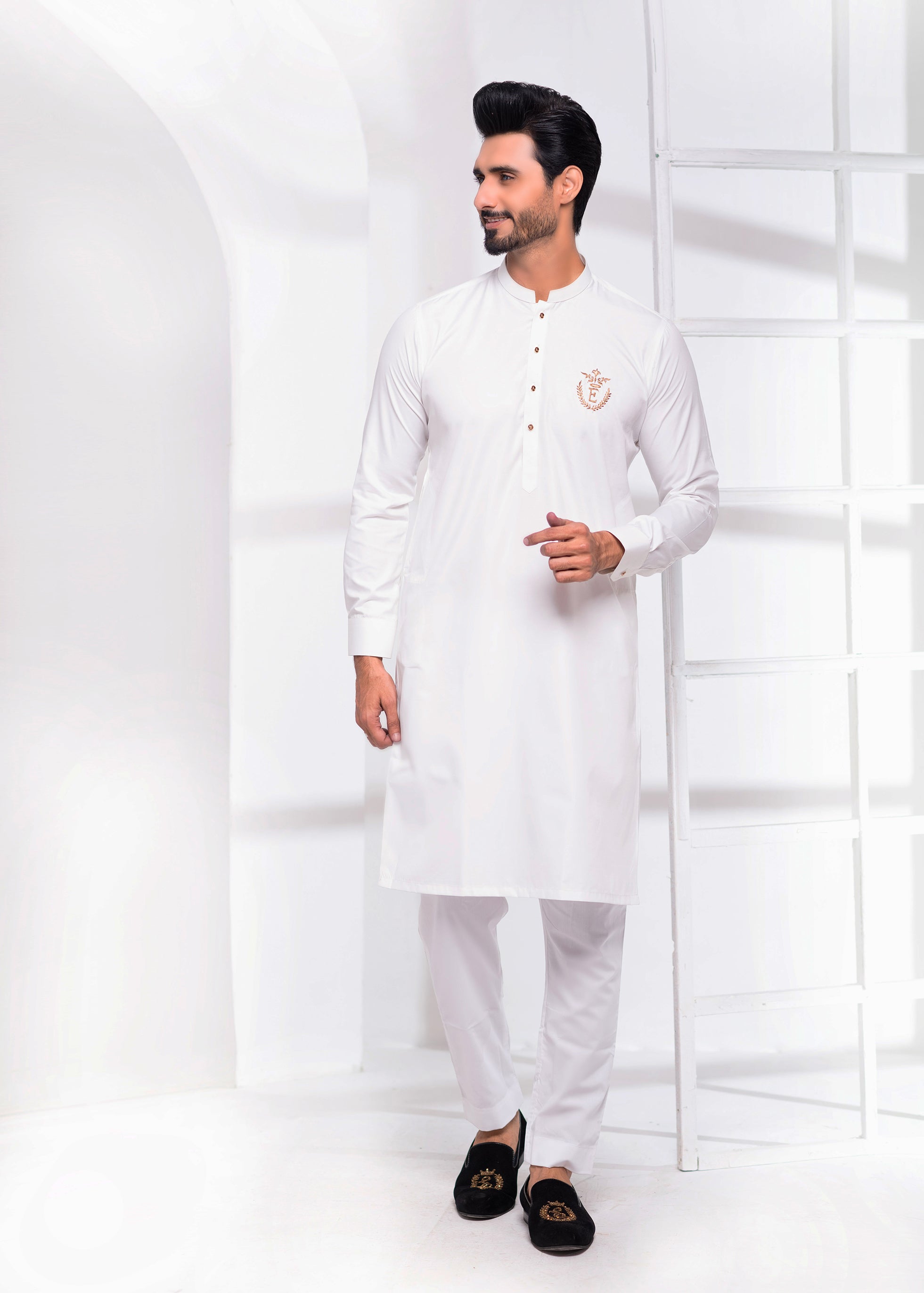 White Embroidered Breathable Fabric Kurta Pajama (2-Piece) - Image 2