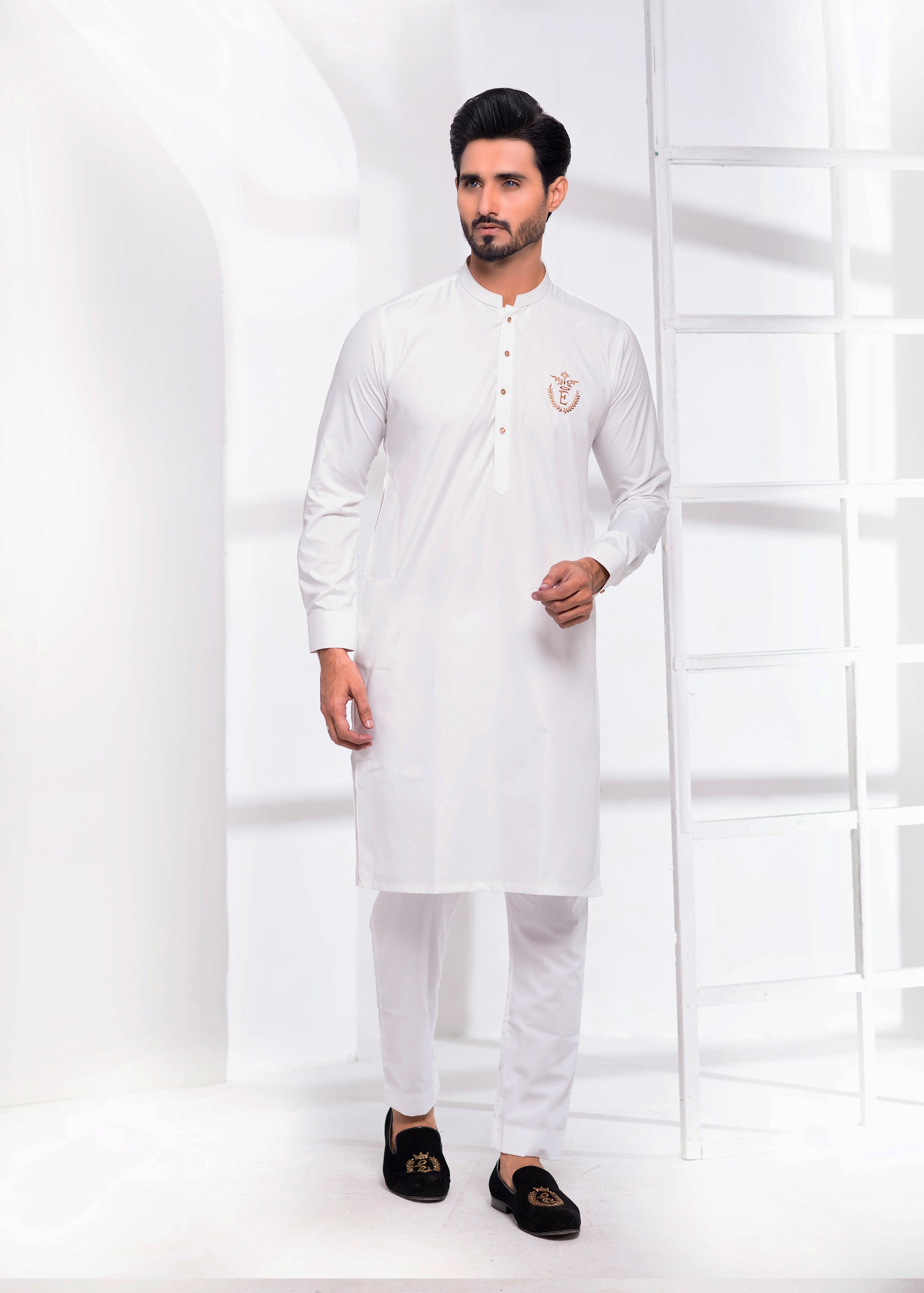 White Embroidered Breathable Fabric Kurta Pajama (2-Piece) - Image 3